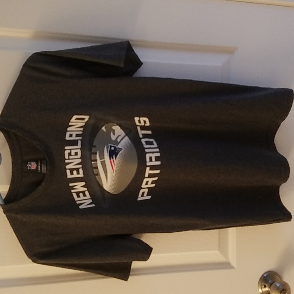 New England Patriots T-shirt. Like New!